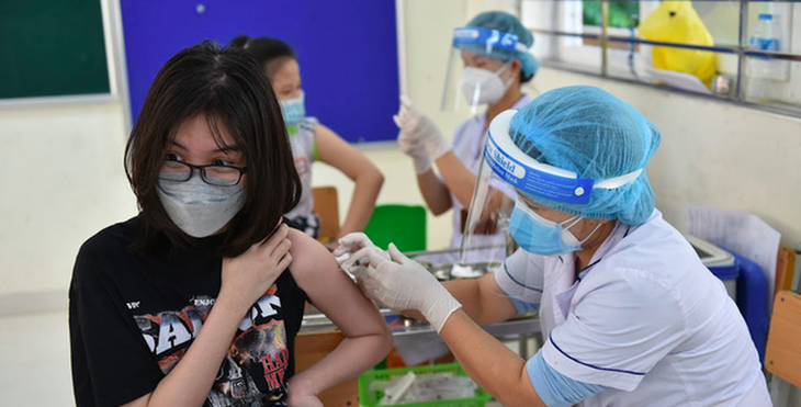 Gần 69% trẻ từ 12-17 tuổi ở Hà Nội đã tiêm vaccine COVID-19 - Ảnh 1.