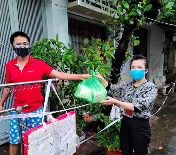 Bộ Y tế hướng dẫn phân loại nguy cơ người nhiễm SARS-CoV-2 và định hướng xử trí, cách ly, điều trị - Ảnh 2. Bộ Y tế hướng dẫn phân loại nguy cơ người nhiễm SARS-CoV-2 và định hướng xử trí, cách ly, điều trị - Ảnh 2.