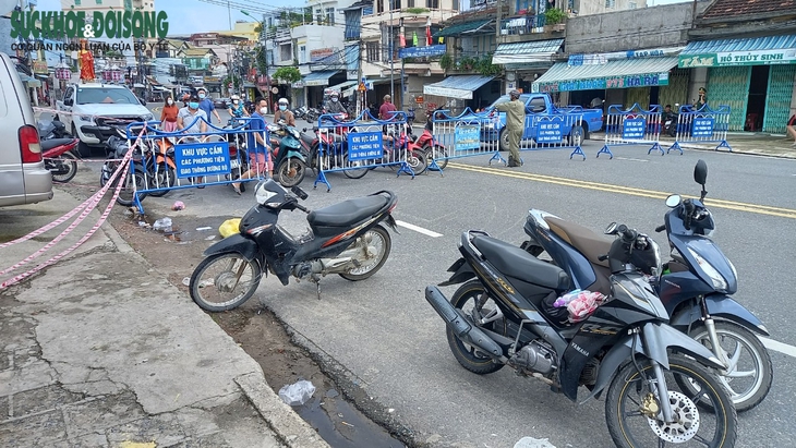 Mưa lũ làm trôi sà lan húc đứt đường ống nước ở Khánh Hòa - Ảnh 5.