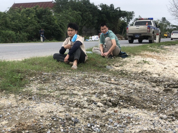 Bắt 2 người nước ngoài nhập cảnh trái phép, trốn khỏi khu cách ly - Ảnh 1.