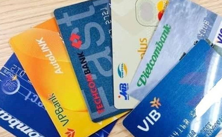 Sau 31/12/2021, khách hàng chưa kịp đổi thẻ ATM gắn chip có thực hiện được giao dịch ngân hàng không? - Ảnh 1. Sau 31/12/2021, khách hàng chưa kịp đổi thẻ ATM gắn chip có thực hiện được giao dịch ngân hàng không? - Ảnh 1.