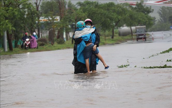 Thủ tướng Chính phủ chỉ đạo tập trung ứng phó và khắc phục hậu quả mưa lũ - Ảnh 2.