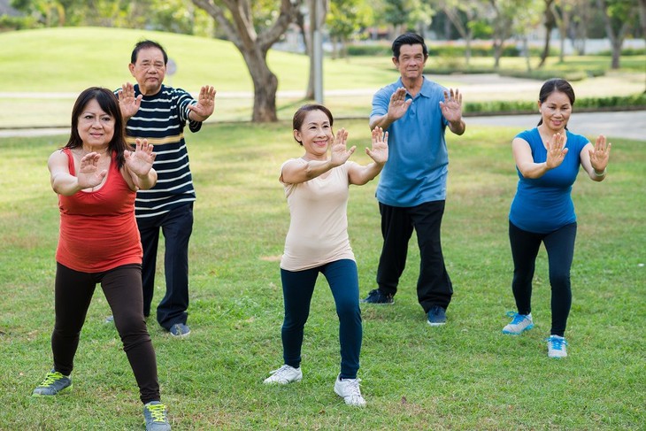 Người cao tuổi tham gia tập luyện thể dục thể thao là cần phải có sự ủng hộ, chia sẻ của xã hội. Người cao tuổi tham gia tập luyện thể dục thể thao là cần phải có sự ủng hộ, chia sẻ của xã hội.