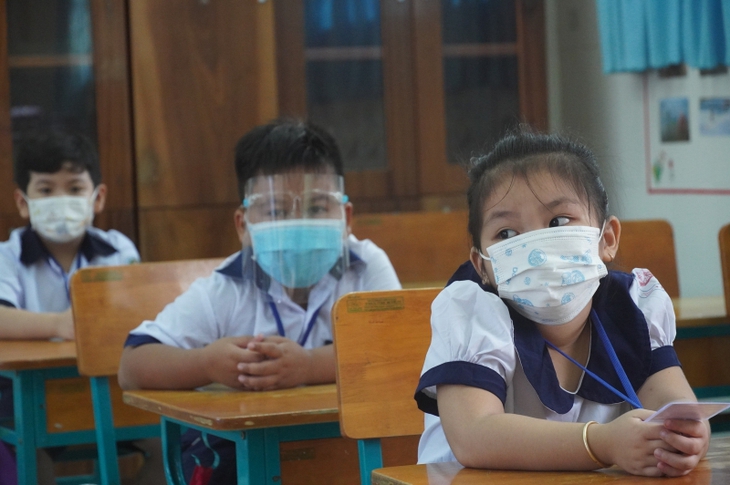 TP.HCM thí điểm cho học sinh đi học lại từ ngày 13/12 - Ảnh 1.