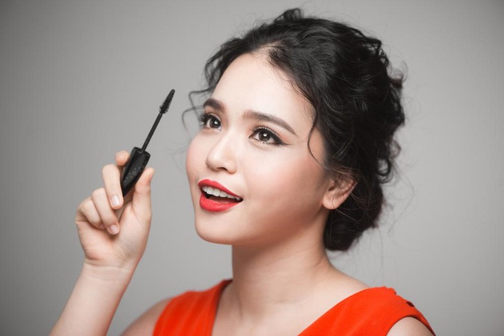 Để có hàng mi khỏe, bạn đừng quên vệ sinh 2 ngày một lần - Ảnh 2. Để có hàng mi khỏe, bạn đừng quên vệ sinh 2 ngày một lần - Ảnh 2.
