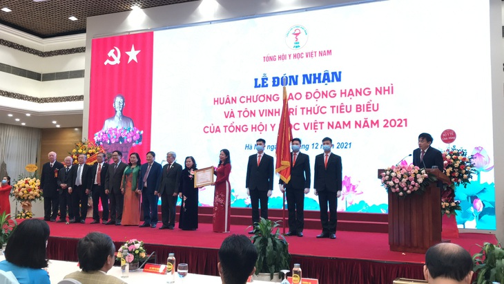 Tổng hội Y học Việt Nam nhận Huân chương Lao động Hạng nhì và tôn vinh 87 trí thức tiêu biểu ngành Y năm 2021 - Ảnh 1. Tổng hội Y học Việt Nam nhận Huân chương Lao động Hạng nhì và tôn vinh 87 trí thức tiêu biểu ngành Y năm 2021 - Ảnh 1.