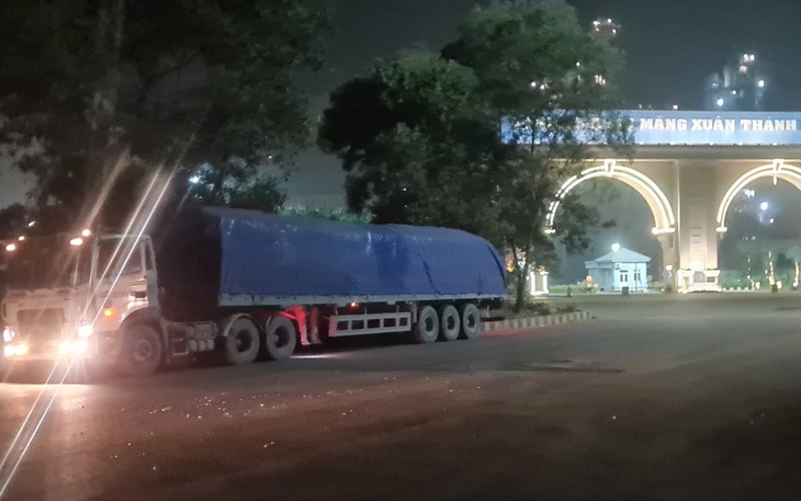 Xe cơi thùng "có ngọn" hoạt động rầm rộ ở Hà Nam về đêm