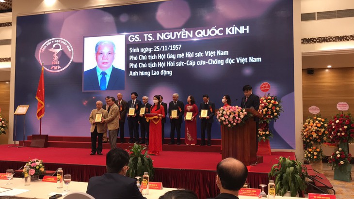 Tổng hội Y học Việt Nam nhận Huân chương Lao động Hạng nhì và tôn vinh 87 trí thức tiêu biểu ngành Y năm 2021 - Ảnh 13. Tổng hội Y học Việt Nam nhận Huân chương Lao động Hạng nhì và tôn vinh 87 trí thức tiêu biểu ngành Y năm 2021 - Ảnh 13.
