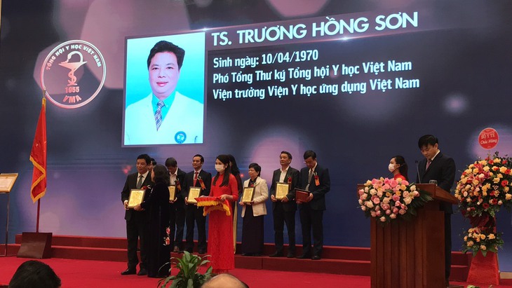 Tổng hội Y học Việt Nam nhận Huân chương Lao động Hạng nhì và tôn vinh 87 trí thức tiêu biểu ngành Y năm 2021 - Ảnh 18. Tổng hội Y học Việt Nam nhận Huân chương Lao động Hạng nhì và tôn vinh 87 trí thức tiêu biểu ngành Y năm 2021 - Ảnh 18.