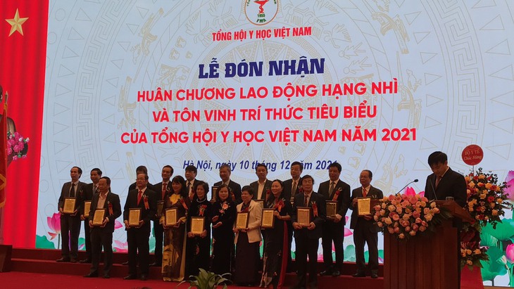 Tổng hội Y học Việt Nam nhận Huân chương Lao động Hạng nhì và tôn vinh 87 trí thức tiêu biểu ngành Y năm 2021 - Ảnh 9. Tổng hội Y học Việt Nam nhận Huân chương Lao động Hạng nhì và tôn vinh 87 trí thức tiêu biểu ngành Y năm 2021 - Ảnh 9.
