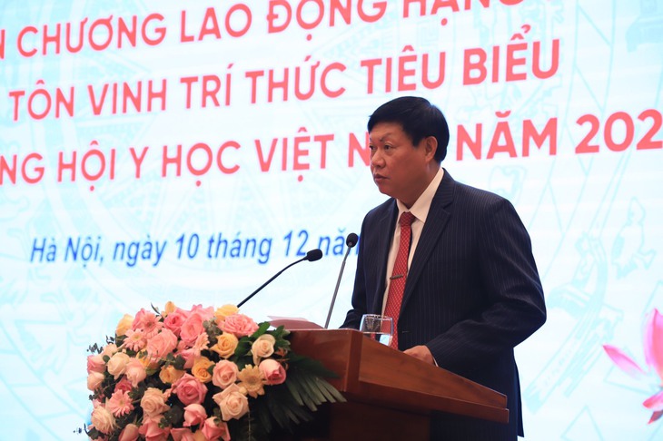 Tổng hội Y học Việt Nam nhận Huân chương Lao động Hạng nhì và tôn vinh 87 trí thức tiêu biểu ngành Y năm 2021 - Ảnh 6. Tổng hội Y học Việt Nam nhận Huân chương Lao động Hạng nhì và tôn vinh 87 trí thức tiêu biểu ngành Y năm 2021 - Ảnh 6.