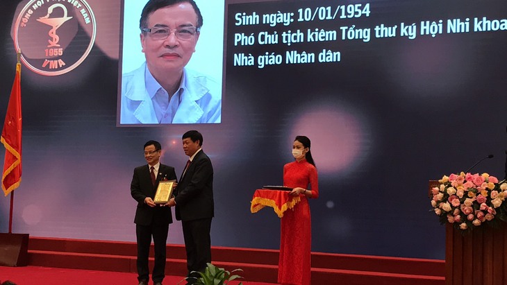 Tổng hội Y học Việt Nam nhận Huân chương Lao động Hạng nhì và tôn vinh 87 trí thức tiêu biểu ngành Y năm 2021 - Ảnh 10. Tổng hội Y học Việt Nam nhận Huân chương Lao động Hạng nhì và tôn vinh 87 trí thức tiêu biểu ngành Y năm 2021 - Ảnh 10.
