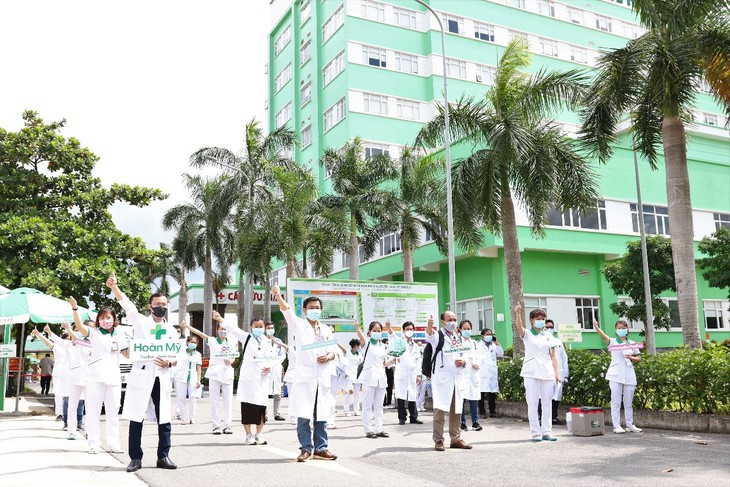 Hơn 2000 chuyên gia y tế chia sẻ giải pháp tối ưu hoá chăm sóc y tế trong giai đoạn bình thường mới - Ảnh 2. Hơn 2000 chuyên gia y tế chia sẻ giải pháp tối ưu hoá chăm sóc y tế trong giai đoạn bình thường mới - Ảnh 2.