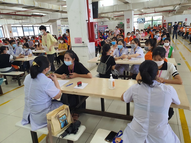 Hải Phòng: Số ca dương tính SARS-CoV-2 tiếp tục tăng vọt 260 ca, chủ yếu trong KCN - Ảnh 1. Hải Phòng: Số ca dương tính SARS-CoV-2 tiếp tục tăng vọt 260 ca, chủ yếu trong KCN - Ảnh 1.