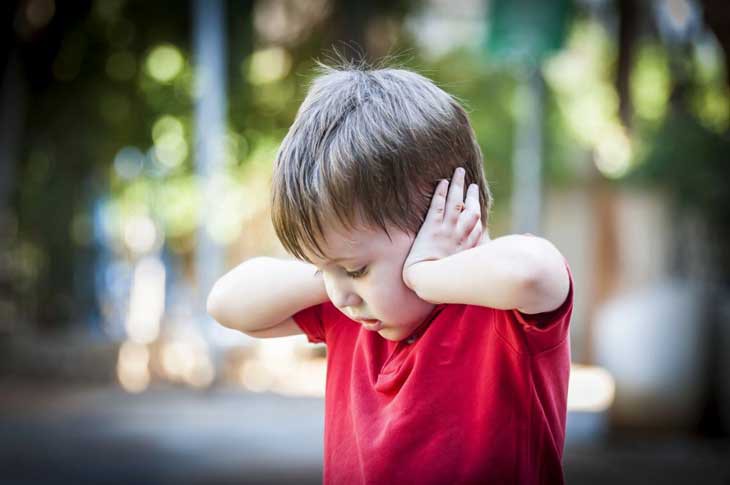 Nguy cơ nào dẫn đến tự kỷ ở trẻ và sự quan tâm của người thân trong điều trị bệnh - Ảnh 2. Nguy cơ nào dẫn đến tự kỷ ở trẻ và sự quan tâm của người thân trong điều trị bệnh - Ảnh 2.