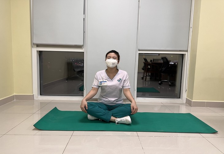 10 bài tập thể dục cho người đang tự cách ly tại nhà mùa dịch COVID-19 - Ảnh 10.