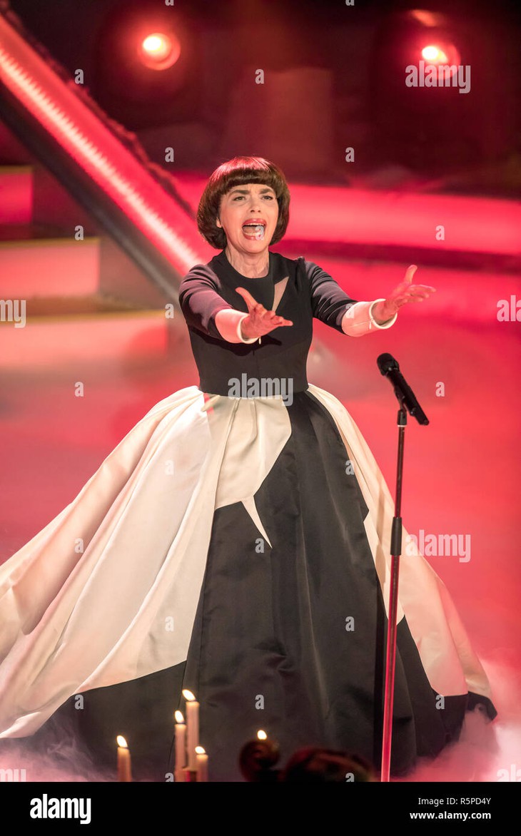Mireille Mathieu: Cô đơn, cuộc đời giọng ca vàng nước Pháp - Ảnh 2.