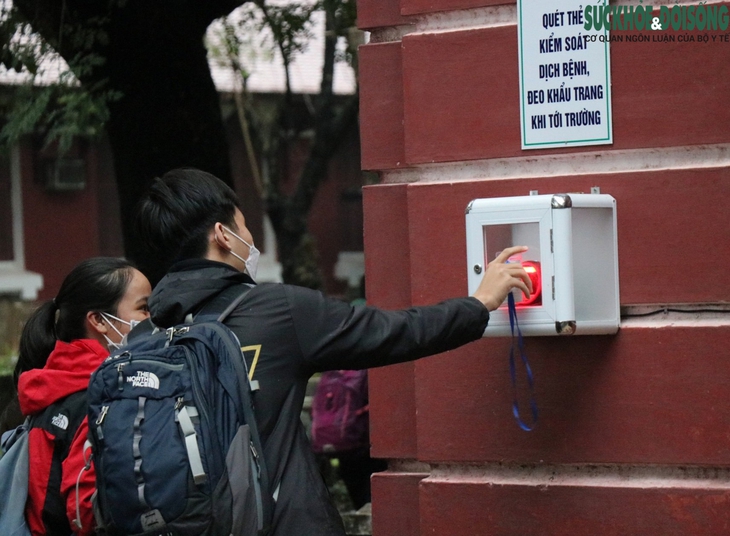 Thừa Thiên Huế: Học sinh THPT trở lại trường học tập trung - Ảnh 8. Thừa Thiên Huế: Học sinh THPT trở lại trường học tập trung - Ảnh 8.