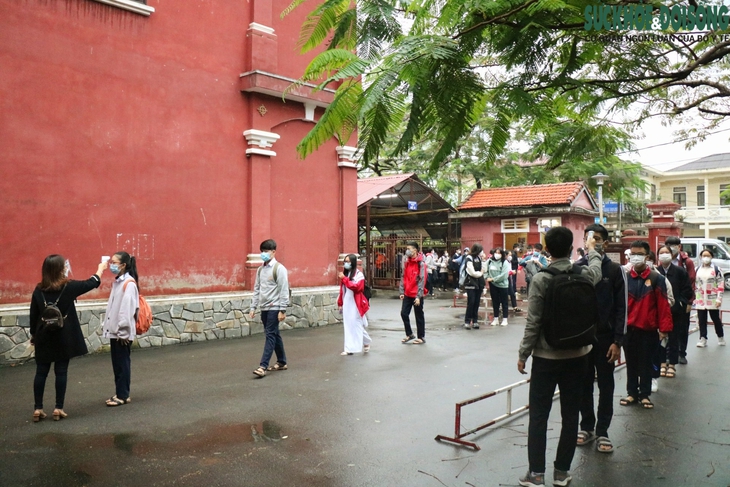 Thừa Thiên Huế: Học sinh THPT trở lại trường học tập trung - Ảnh 2. Thừa Thiên Huế: Học sinh THPT trở lại trường học tập trung - Ảnh 2.