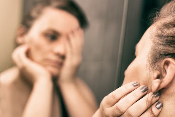 Nếu bạn tự ti mặc cảm về ngoại hình, có những biểu hiện trên bạn nên đến bác sĩ tâm thần để được khám.