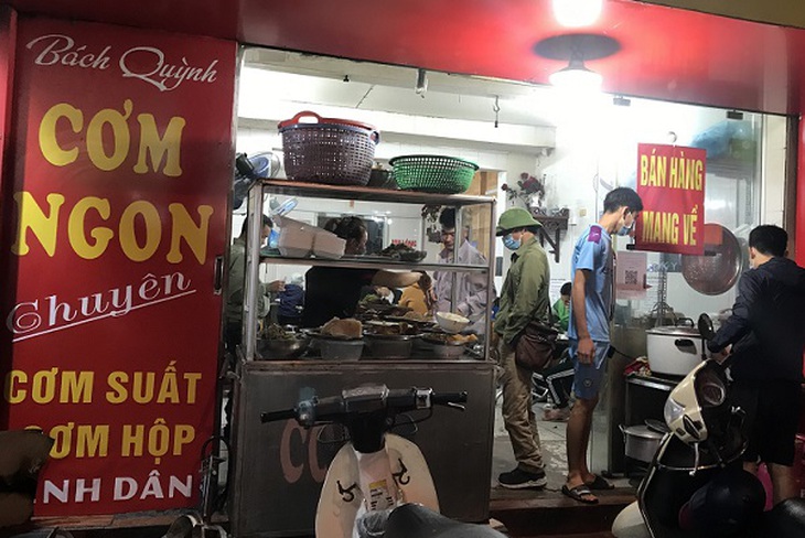 Hà Nội - Dân Đống Đa vẫn lơ là bất chấp lệnh cấm - Ảnh 3.