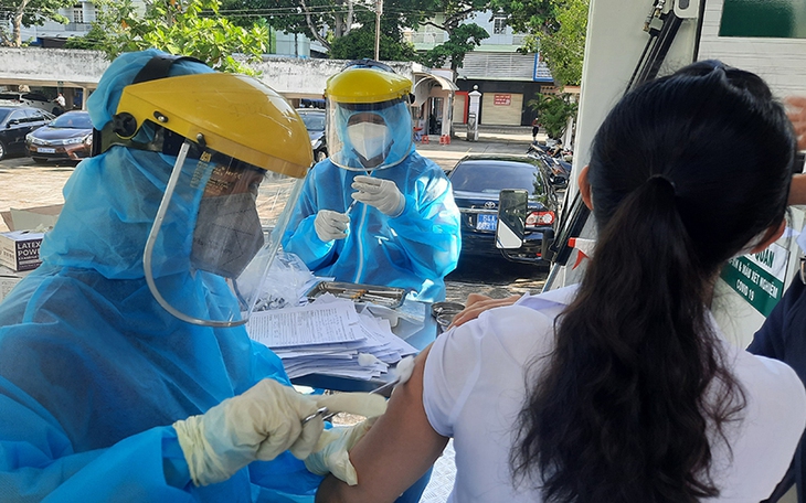 Chiều 10/1: Đã phân bổ 185 triệu liều vaccine phòng COVID-19; Cả nước tiêm gần 11 triệu liều mũi 3 - Ảnh 1. Chiều 10/1: Đã phân bổ 185 triệu liều vaccine phòng COVID-19; Cả nước tiêm gần 11 triệu liều mũi 3 - Ảnh 1.