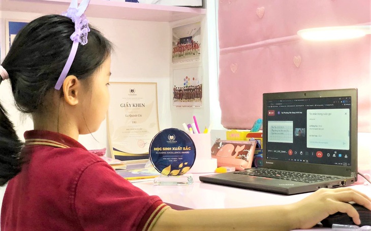 Học sinh lớp 1, 2: Học online thi trực tiếp, liệu có phù hợp?