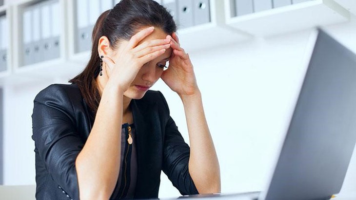 Tóc bạc sớm ở người trẻ, hệ lụy từ thói quen thường ngày ít ai ngờ - Ảnh 4. Tóc bạc sớm ở người trẻ, hệ lụy từ thói quen thường ngày ít ai ngờ - Ảnh 4.