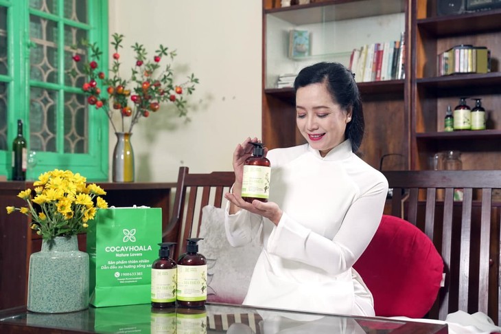 Tóc bạc sớm ở người trẻ, hệ lụy từ thói quen thường ngày ít ai ngờ - Ảnh 8. Tóc bạc sớm ở người trẻ, hệ lụy từ thói quen thường ngày ít ai ngờ - Ảnh 8.