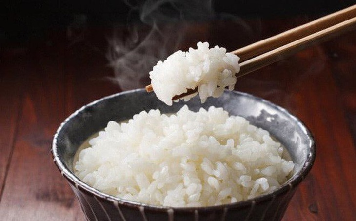 4 bệnh "rình rập" nếu bạn bỏ cơm thường xuyên - Ảnh 2.