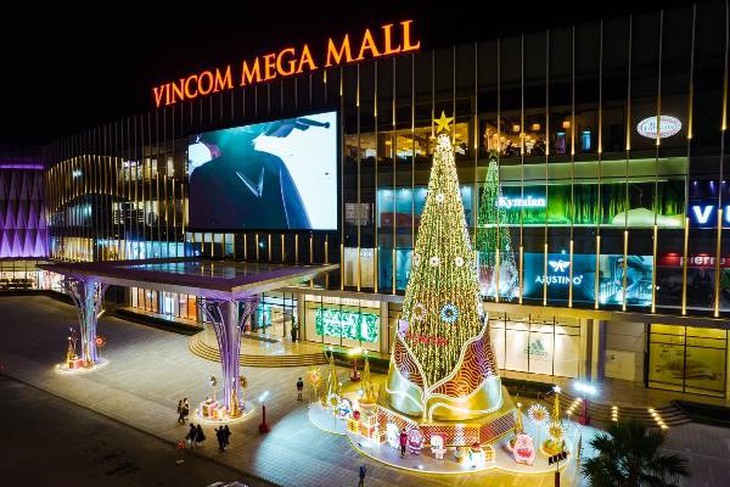 Vincom rực rỡ đón Giáng Sinh, tặng khách hàng hàng nghìn món quà - Ảnh 1.