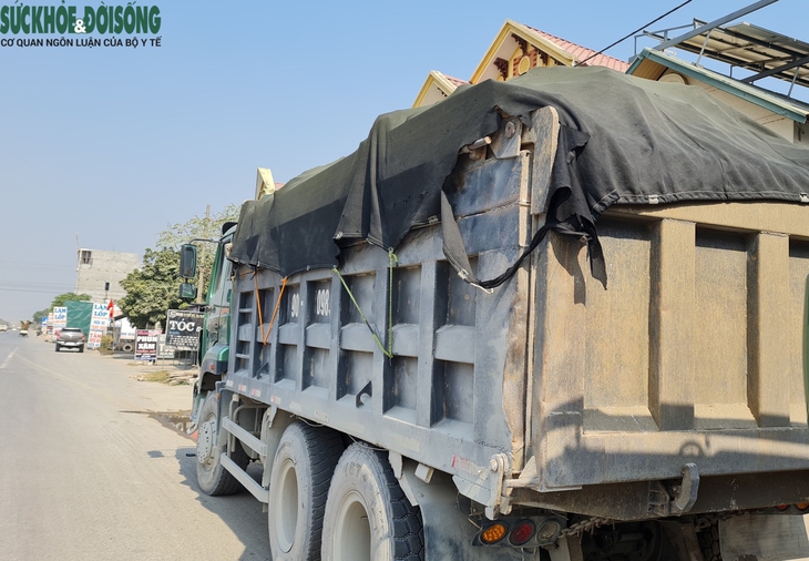 Giữa cao điểm bảo đảm an ninh trật tự, xe quá tải vẫn ‘lộng hành’ ở Hà Nam - Ảnh 3. Giữa cao điểm bảo đảm an ninh trật tự, xe quá tải vẫn ‘lộng hành’ ở Hà Nam - Ảnh 3.