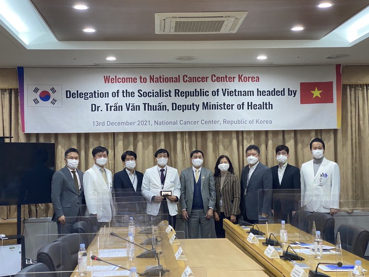 Thứ trưởng Trần Văn Thuấn làm việc về hợp tác nghiên cứu, phát triển thuốc điều trị; vaccine COVID-19 - Ảnh 3. Thứ trưởng Trần Văn Thuấn làm việc về hợp tác nghiên cứu, phát triển thuốc điều trị; vaccine COVID-19 - Ảnh 3.