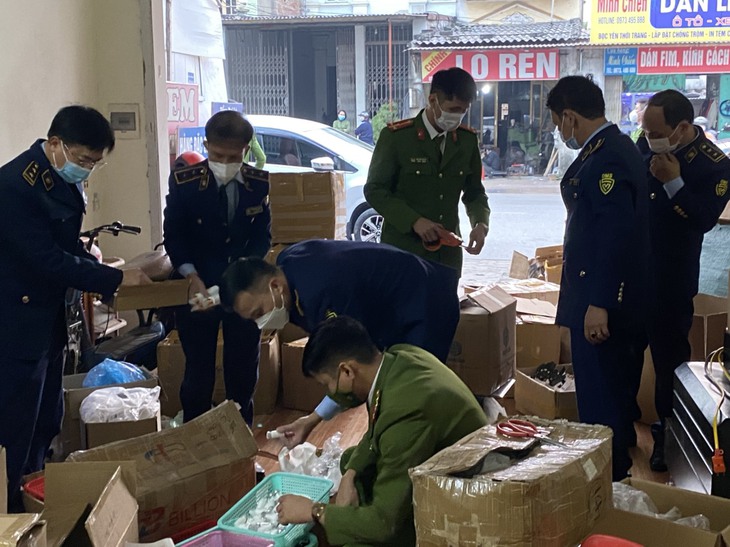 Hải Dương: Triệt phá cơ sở sản xuất mỹ phẩm giả quy mô lớn - Ảnh 2.