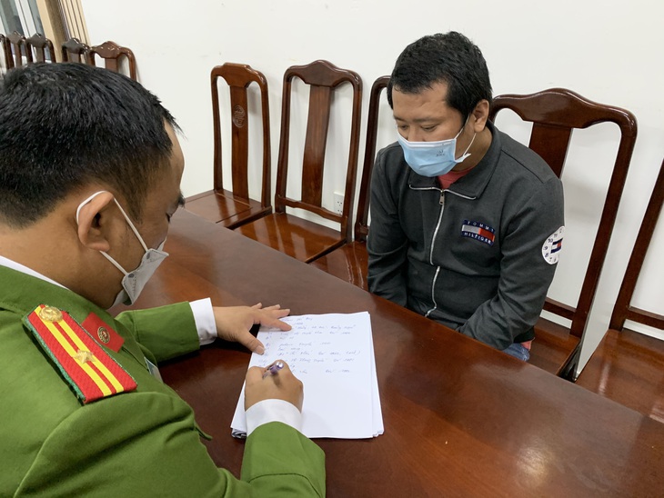 Thừa Thiên Huế: Triệt phá đường dây làm giả tài liệu, thu lợi bất chính hơn 30 tỉ đồng - Ảnh 2. Thừa Thiên Huế: Triệt phá đường dây làm giả tài liệu, thu lợi bất chính hơn 30 tỉ đồng - Ảnh 2.