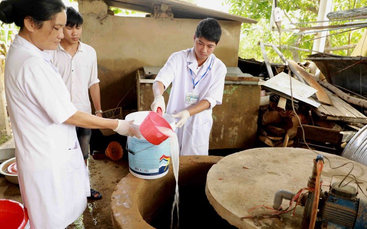 Hướng dẫn các biện pháp xử lý nước đơn giản, an toàn khi xảy ra thiên tai, bão lụt - Ảnh 2.