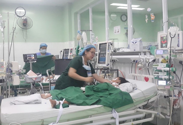 Mẹ mồ côi từ nhỏ bị bệnh tim không tiền chữa trị, giờ lại gồng gánh chăm con bệnh nặng - Ảnh 1. Mẹ mồ côi từ nhỏ bị bệnh tim không tiền chữa trị, giờ lại gồng gánh chăm con bệnh nặng - Ảnh 1.