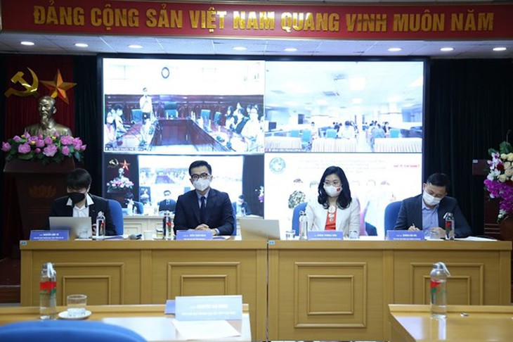 Đại dịch COVID-19 khiến 60% nhân viên y tế phải làm việc tăng lên - Ảnh 1.