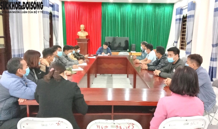 Ca mắc không rõ nguồn lây về quê dự đám sang cát, huyện Ninh Giang phong tỏa một thôn trong đêm - Ảnh 2. Ca mắc không rõ nguồn lây về quê dự đám sang cát, huyện Ninh Giang phong tỏa một thôn trong đêm - Ảnh 2.