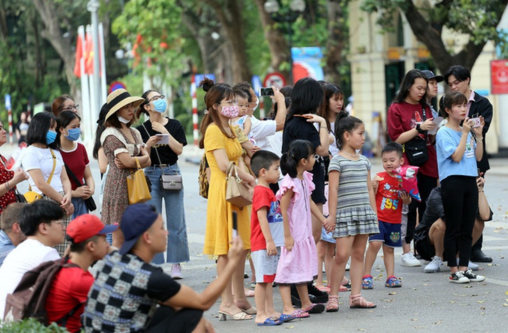 Chủ tịch Hà Nội hỏa tốc yêu cầu dừng tập trung đông người không cần thiết - Ảnh 1. Chủ tịch Hà Nội hỏa tốc yêu cầu dừng tập trung đông người không cần thiết - Ảnh 1.