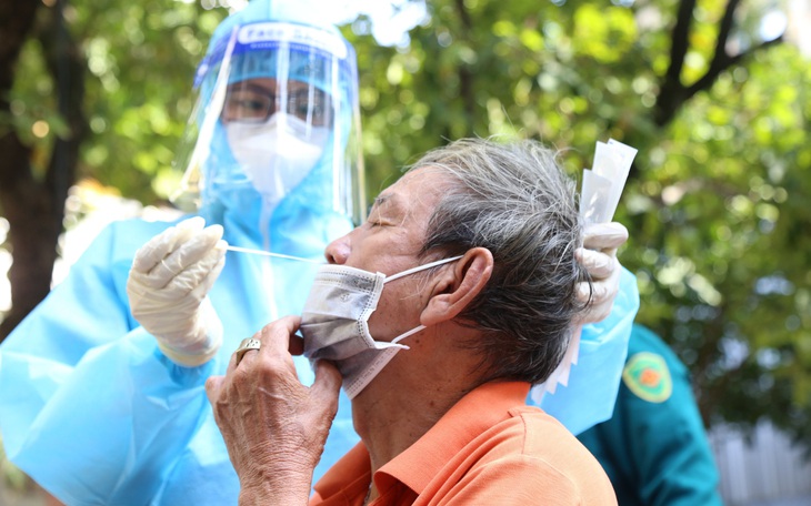 TP.HCM: Hơn 14.800 người thuộc nhóm nguy cơ chưa tiêm vaccine COVID-19, khẩn trương rà soát