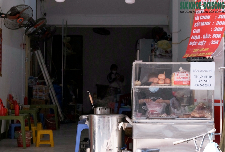 Quán ăn, uống quận Hai Bà Trưng và 5 phường quận Hoàn Kiếm thực hiện 'bán mang về' thế nào? - Ảnh 7. Quán ăn, uống quận Hai Bà Trưng và 5 phường quận Hoàn Kiếm thực hiện 'bán mang về' thế nào? - Ảnh 7.