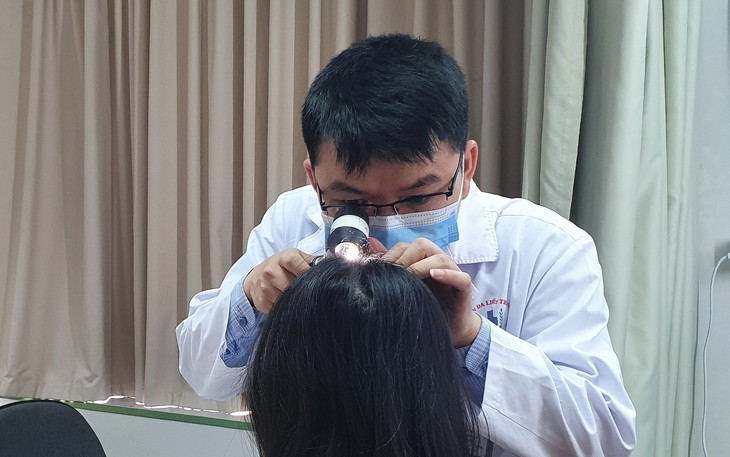 Tiêm filler xoá nhăn tạo 'má baby', gương mặt cô gái trẻ lổn nhổn cục cứng, chảy mủ
