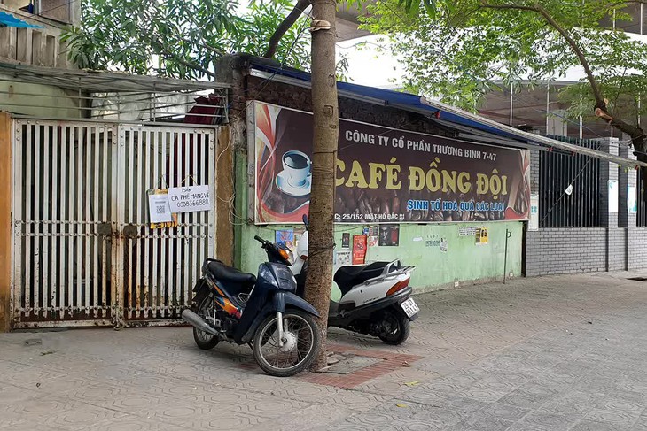 Các cửa hàng, dịch vụ ăn uống tại vùng cam của Hà Nội 'lay lắt' bán mang về - Ảnh 8. Các cửa hàng, dịch vụ ăn uống tại vùng cam của Hà Nội 'lay lắt' bán mang về - Ảnh 8.