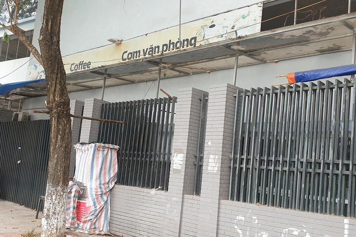 Các cửa hàng, dịch vụ ăn uống tại vùng cam của Hà Nội 'lay lắt' bán mang về - Ảnh 15. Các cửa hàng, dịch vụ ăn uống tại vùng cam của Hà Nội 'lay lắt' bán mang về - Ảnh 15.