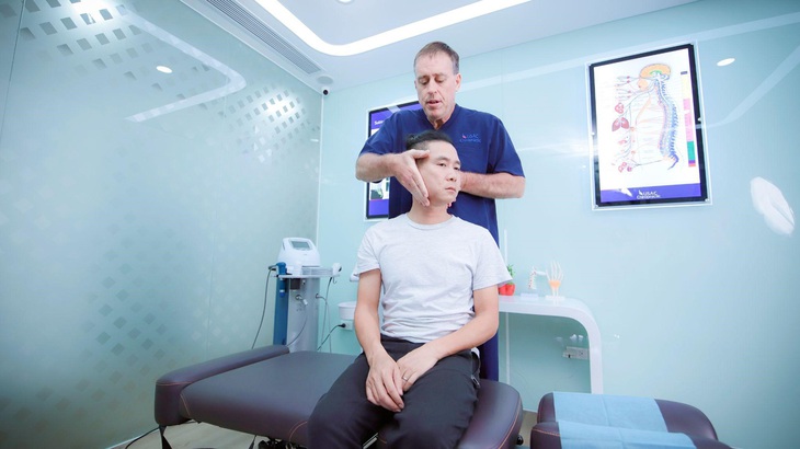 Hồ Hoài Anh: "Tôi không nghĩ mình bị bệnh xương khớp ở tuổi này" - Ảnh 2. Hồ Hoài Anh: "Tôi không nghĩ mình bị bệnh xương khớp ở tuổi này" - Ảnh 2.