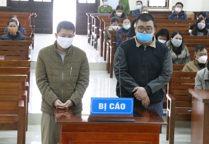 9 năm tù cho người lái xe khách dù không có bằng E2 khiến 15 người chết - Ảnh 1. 9 năm tù cho người lái xe khách dù không có bằng E2 khiến 15 người chết - Ảnh 1.
