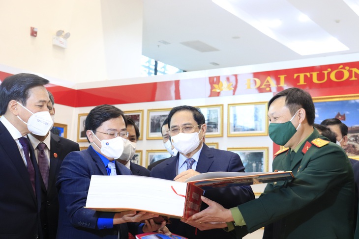 Thủ tướng Chính phủ cùng các lãnh đạo Trung ương dự Lễ kỷ niệm 110 năm Ngày sinh Đại tướng Võ Nguyên Giáp - Ảnh 4.