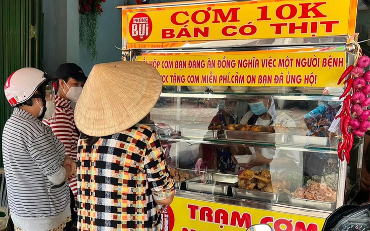  Cơm nghĩa tình "ngon nức nở" ấm lòng người Sài Gòn