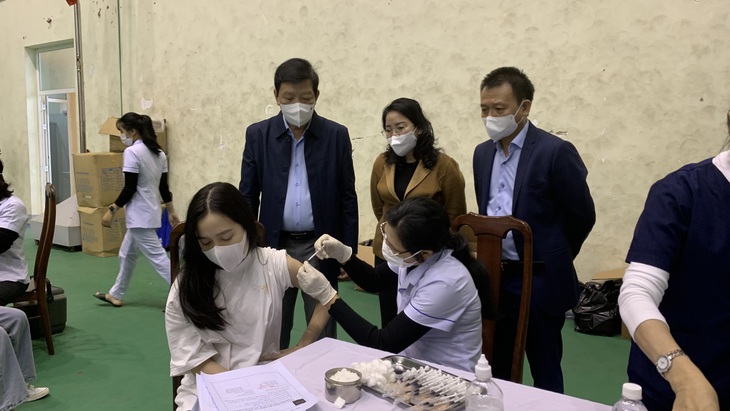 Quảng Bình tăng cường biện pháp chống COVID-19 khi phát hiện nhiều ca chưa rõ nguồn lây - Ảnh 2.